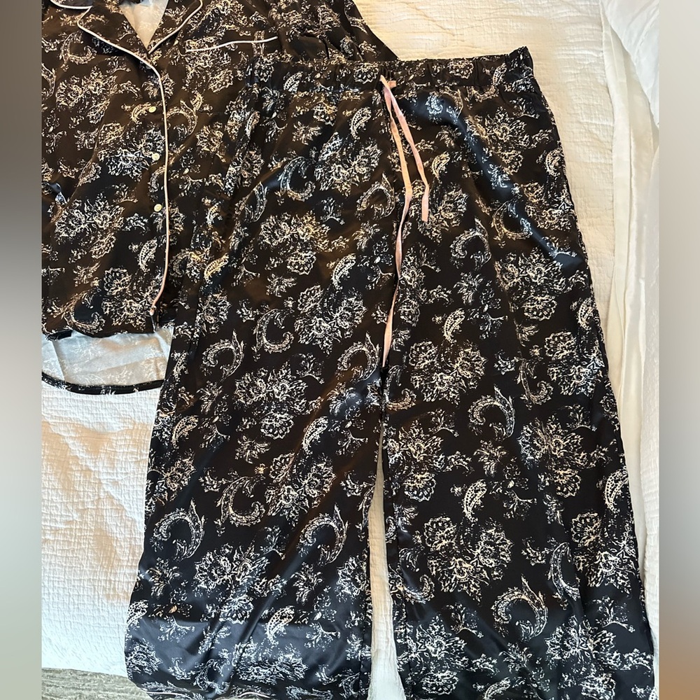 Black and White Paisley Pajama Set - Picture 3 of 5